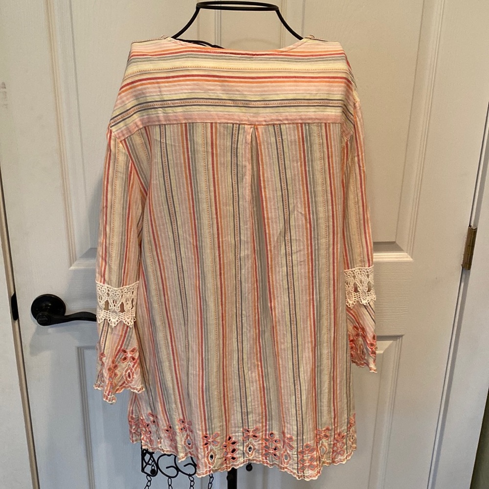 Chico’s Size 3 Spring Tunic - Picture 2 of 3